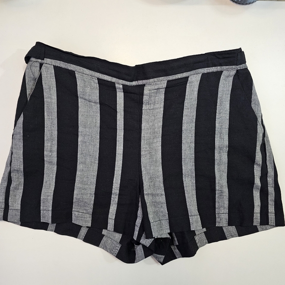 Who What Wear Size M Black And Gray Striped Shorts - Picture 1 of 7
